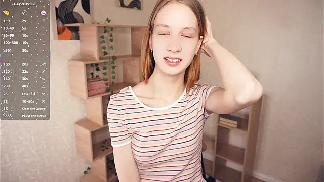 Snapshot of IveyColley chatting on November 10, 7:18 am IveyColley online show from November 10, 7:18 am