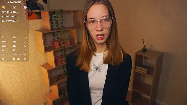 Snapshot of IveyColley chatting on November 28, 9:56 am IveyColley online show from November 28, 9:56 am