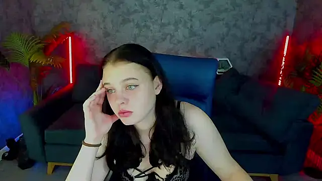 SnowWhiti online show from November 23, 6:24 am