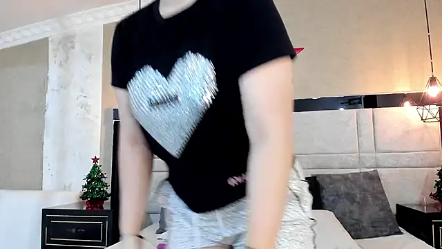 Snapshot of RousseWalker chatting on December 3, 2:59 pm RousseWalker online show from December 3, 2:59 pm