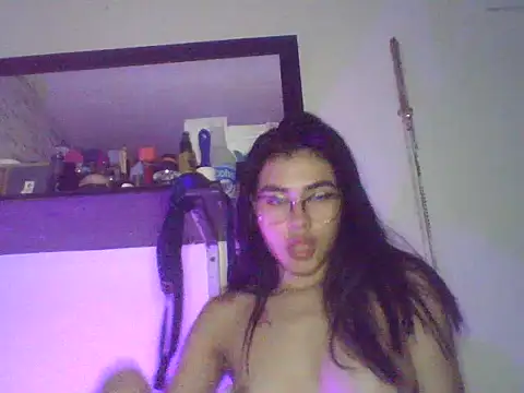 Snapshot of MeganTaylorr_ chatting on October 18, 6:26 am MeganTaylorr online show from October 18, 6:26 am