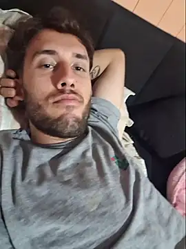 Snapshot of hique25 chatting on October 28, 4:31 pm hique25 online show from October 28, 4:31 pm