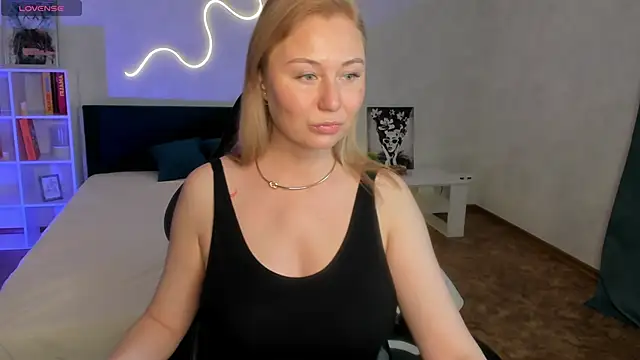 scent  of woman online show from October 15, 1:39 am