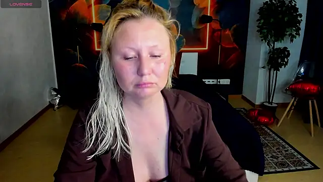 scent  of woman online show from June 5, 1:34 am