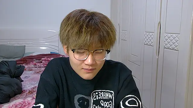 KK-cuteboy online show from February 5, 3:55 am