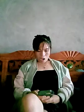 Snapshot of Alice_mu chatting on October 16, 12:11 am Alice mu online show from October 16, 12:11 am