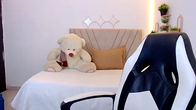 zara cute online show from July 11, 12:08 pm