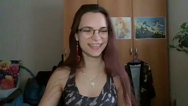 Snapshot of Music_girl_love chatting on October 15, 10:15 am Music girl love online show from October 15, 10:15 am