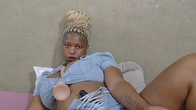 ZuriVixen online show from October 17, 7:49 pm