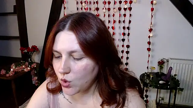 Snapshot of Lilith__moon chatting on February 17, 9:10 pm Lilith moon online show from February 17, 9:10 pm