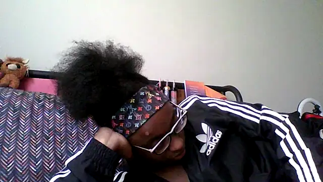 Snapshot of dezzidavill chatting on May 4, 1:07 pm dezzidavill online show from May 4, 1:07 pm
