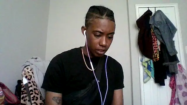 Snapshot of dezzidavill chatting on May 12, 3:20 pm dezzidavill online show from May 12, 3:20 pm