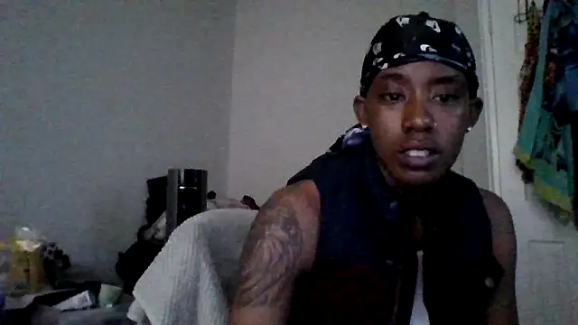 Snapshot of dezzidavill chatting on May 14, 10:49 pm dezzidavill online show from May 14, 10:49 pm