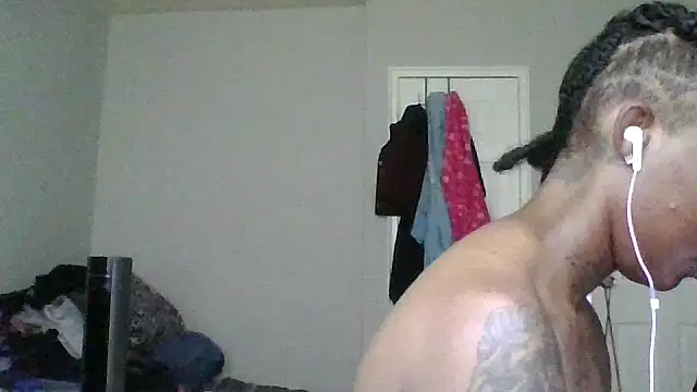 Snapshot of dezzidavill chatting on May 18, 6:03 pm dezzidavill online show from May 18, 6:03 pm