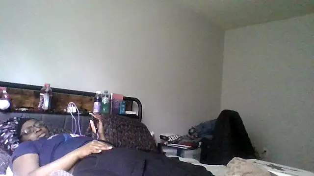 Snapshot of dezzidavill chatting on May 21, 4:14 pm dezzidavill online show from May 21, 4:14 pm