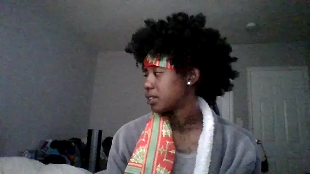 Snapshot of dezzidavill chatting on May 23, 11:47 am dezzidavill online show from May 23, 11:47 am