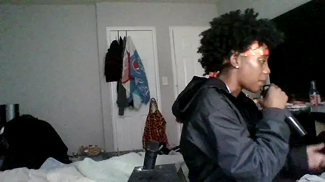 Snapshot of dezzidavill chatting on May 25, 5:30 pm dezzidavill online show from May 25, 5:30 pm
