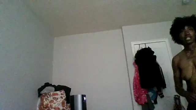 Snapshot of dezzidavill chatting on June 5, 12:22 pm dezzidavill online show from June 5, 12:22 pm