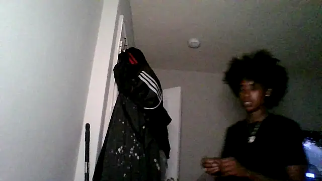 Snapshot of dezzidavill chatting on June 18, 12:09 pm dezzidavill online show from June 18, 12:09 pm