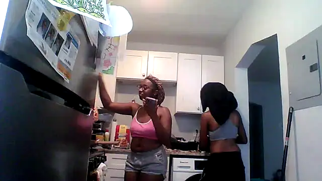 Snapshot of dezzidavill chatting on July 25, 4:15 pm dezzidavill online show from July 25, 4:15 pm