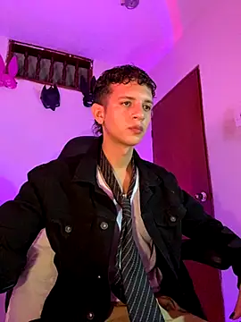 tylernova online show from October 31, 3:51 am