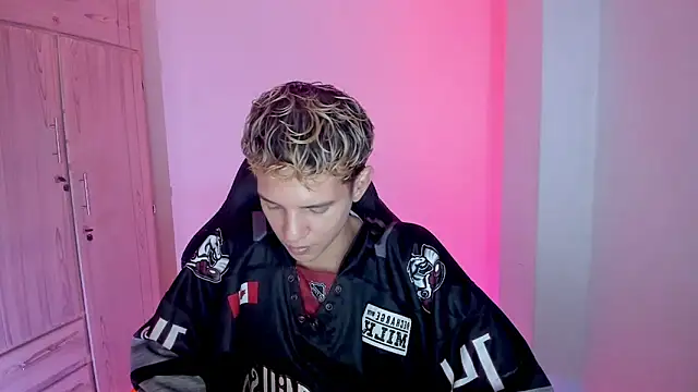 tylernova online show from February 7, 3:43 am