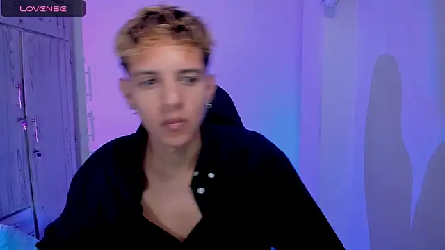 tylernova online show from March 8, 3:43 am