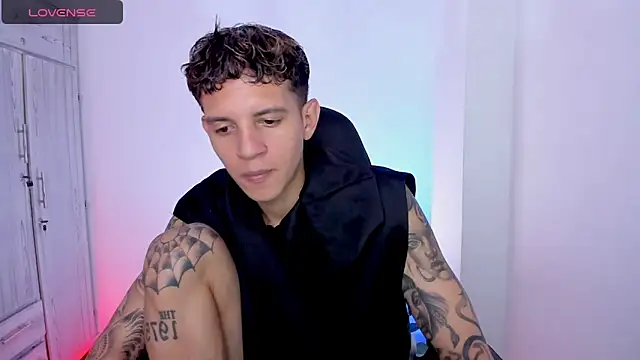 tylernova online show from April 29, 3:43 am