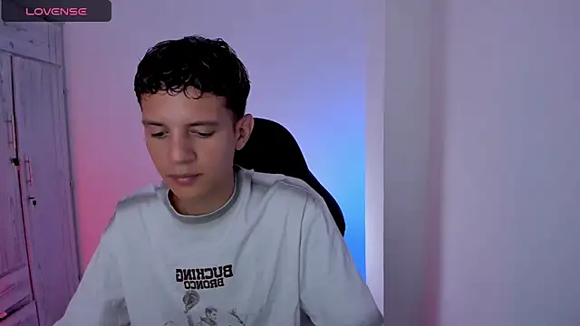 tylernova online show from May 1, 3:44 am