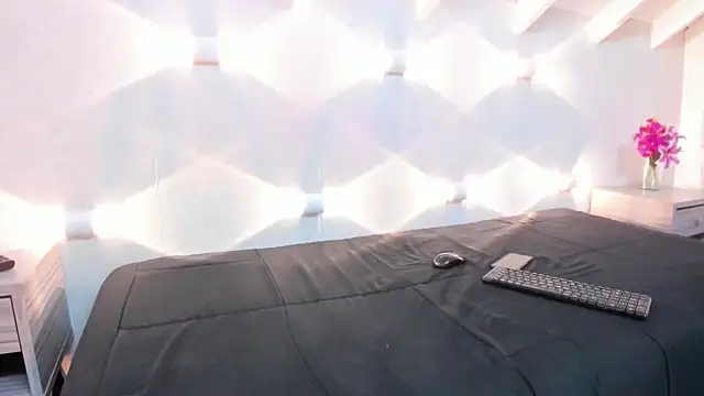 Brianna Maya online show from April 28, 8:36 pm