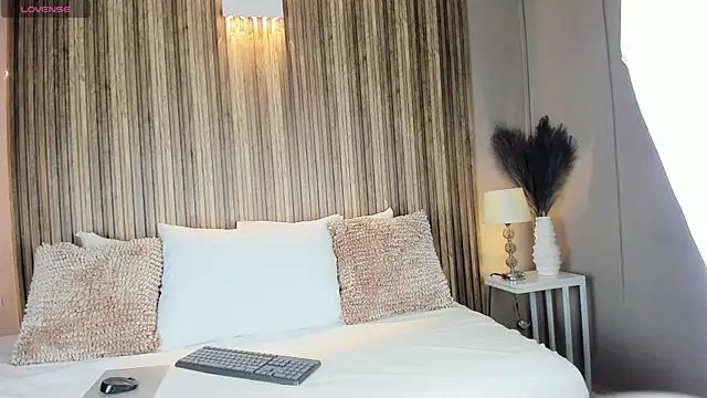 VanneCamiel online show from November 7, 11:43 am