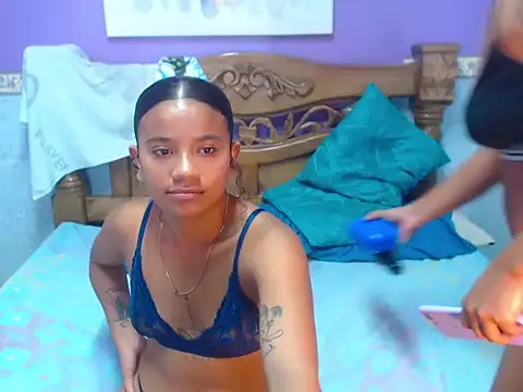 AmaliaAndAngely online show from November 13, 5:23 pm