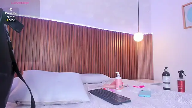 Foxy Kylie online show from March 8, 2:04 am