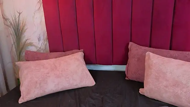 CHIARAJJONES online show from April 28, 12:43 pm