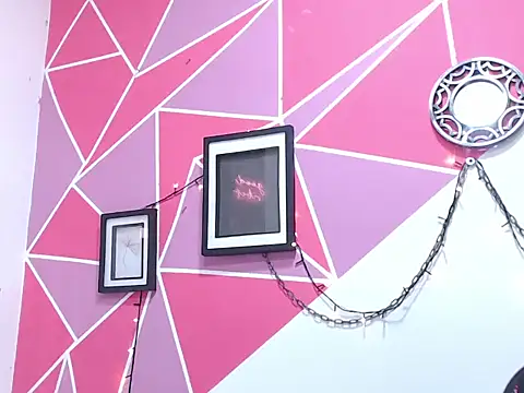 Tifany Adams online show from October 17, 8:00 pm