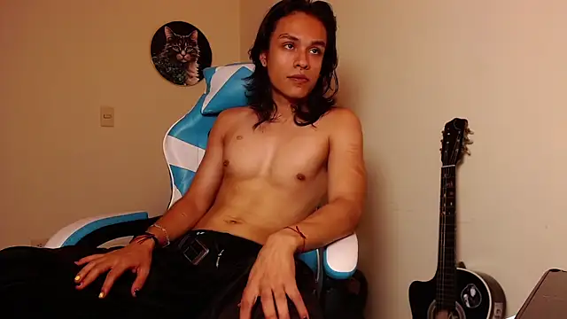 Snapshot of tom_1945 chatting on October 11, 4:01 am tom 1945 online show from October 11, 4:01 am