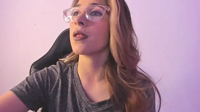 Sara Roades online show from November 12, 7:57 pm