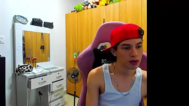 Pride couple online show from July 9, 8:02 pm