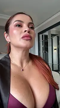 AbrilColls  online show from August 2, 6:39 pm