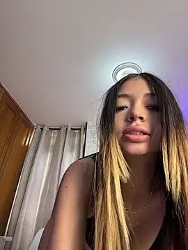 HoneyMollyX online show from June 15, 1:02 pm