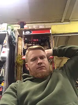 Snapshot of bodywork30 chatting on December 18, 3:40 pm bodywork30 online show from December 18, 3:40 pm