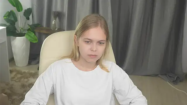Snapshot of BriannaDense chatting on October 10, 8:46 am BriannaDense online show from October 10, 8:46 am