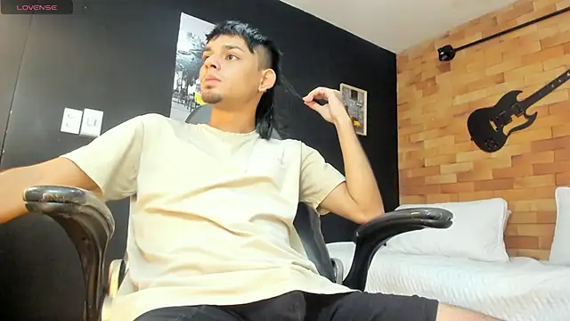 Snapshot of Kail_nil chatting on November 19, 2:44 am Kail nil online show from November 19, 2:44 am