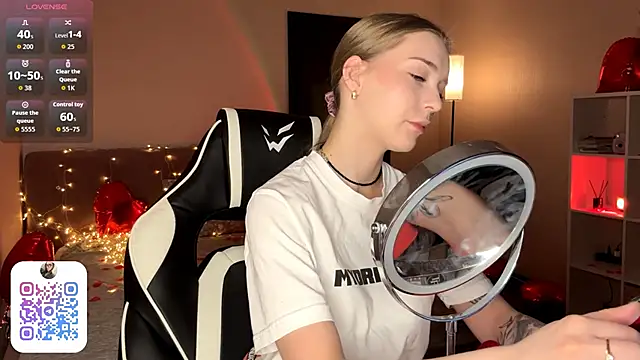 EvaPeace online show from February 15, 8:05 pm