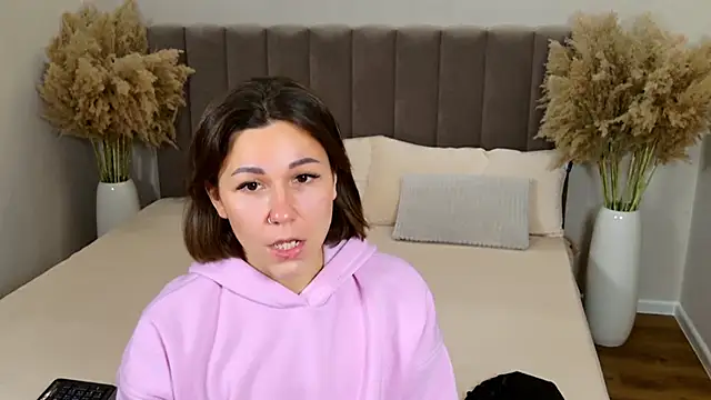 Snapshot of EdenSolis chatting on November 17, 9:37 am EdenSolis online show from November 17, 9:37 am