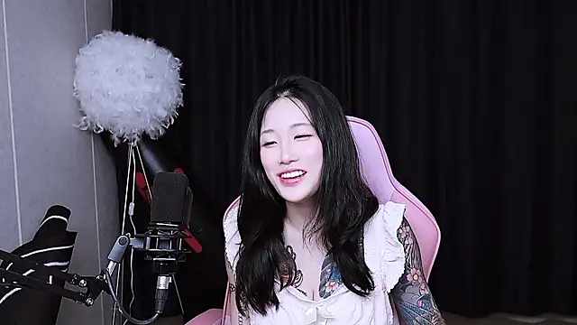 Snapshot of MISA_02 chatting on October 22, 12:38 pm MISA 02 online show from October 22, 12:38 pm