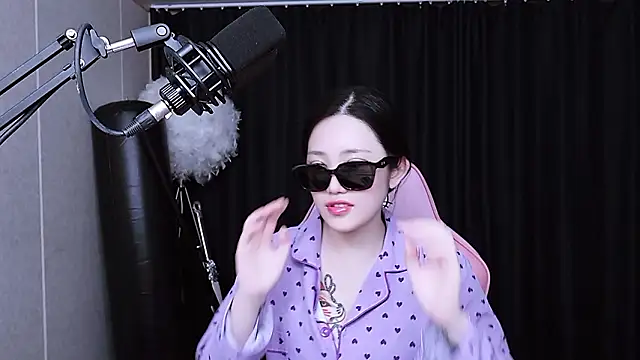 Snapshot of MISA_02 chatting on November 17, 2:12 pm MISA 02 online show from November 17, 2:12 pm