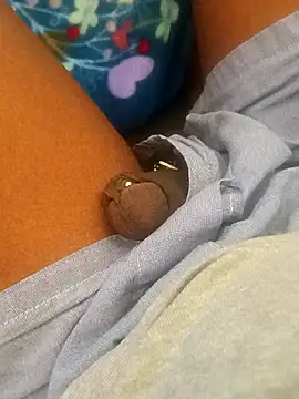 Snapshot of leeya14 chatting on November 2, 7:00 am leeya14 online show from November 2, 7:00 am