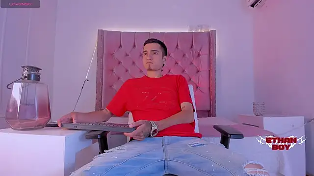 Snapshot of Ethan_Boy_ chatting on October 21, 8:53 pm Ethan Boy online show from October 21, 8:53 pm