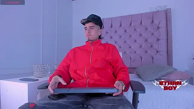 Snapshot of Ethan_Boy_ chatting on December 1, 8:58 pm Ethan Boy online show from December 1, 8:58 pm